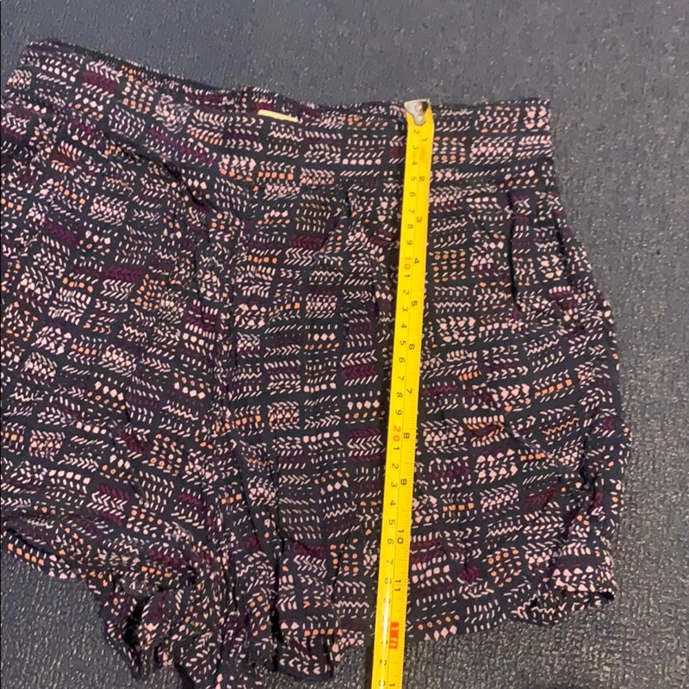 MOSSIMO PRINTED SHORTS! - Picture 3 of 4
